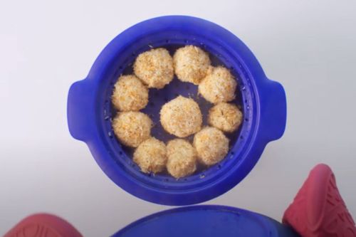 Coconut rice balls